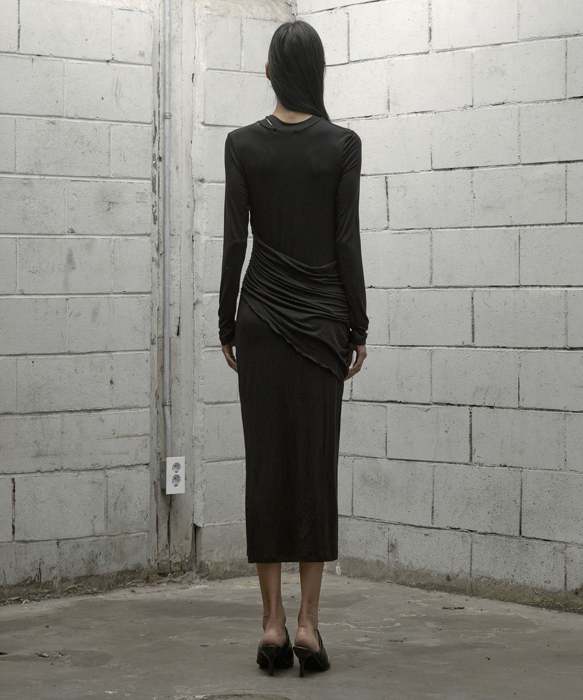 락케이크(ROCKCAKE) Cutout Draped Maxi Dress - Black