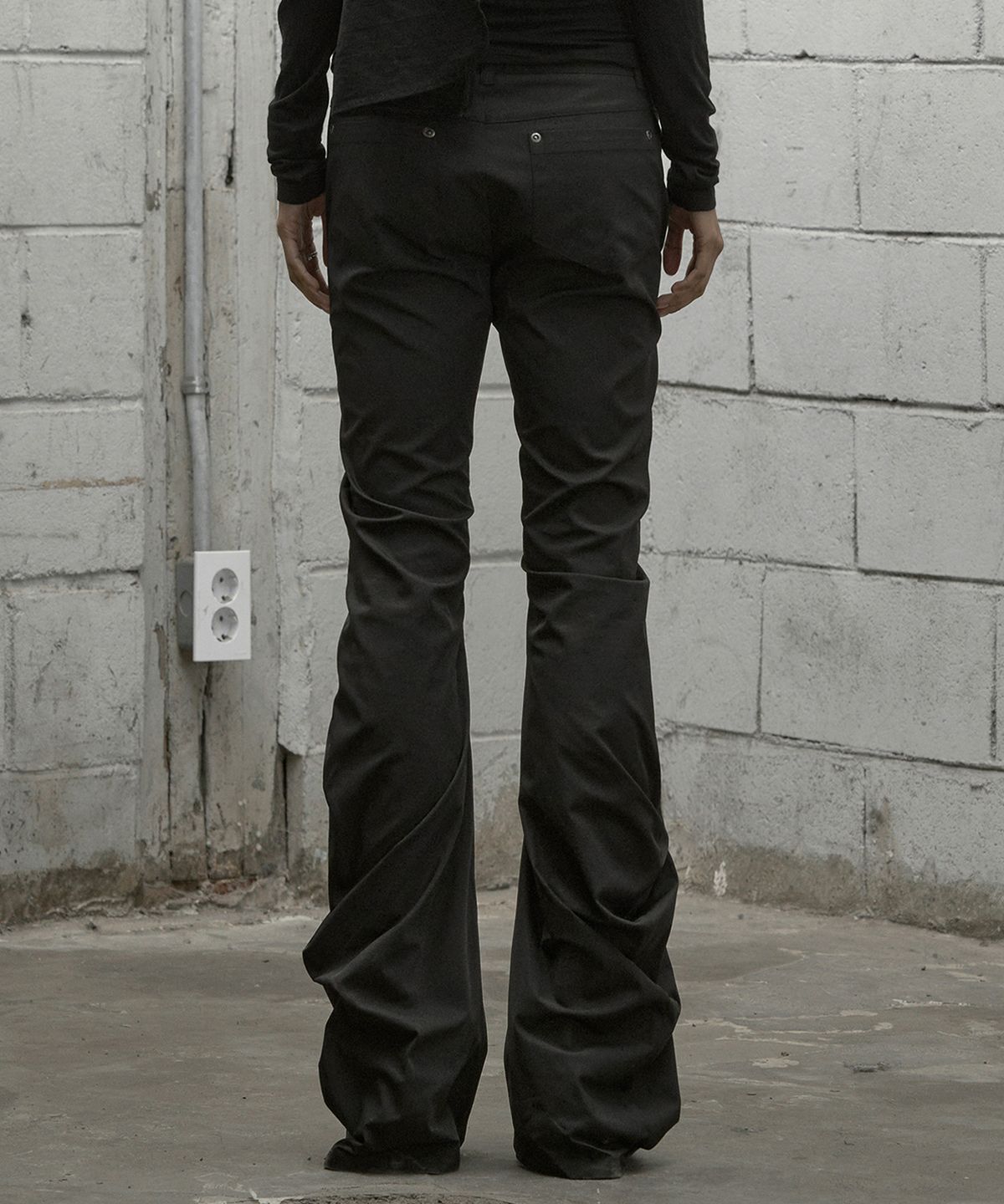 락케이크(ROCKCAKE) Zip Pocket Shirring Pants - Black