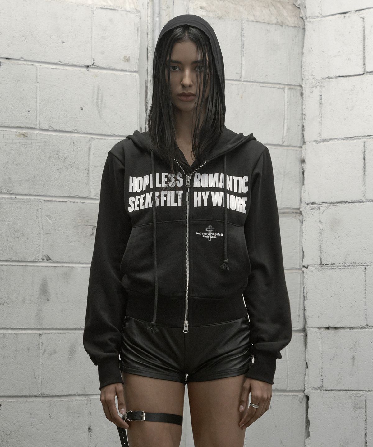 락케이크(ROCKCAKE) Romantic Graphic Zip Up Hoodie - Black