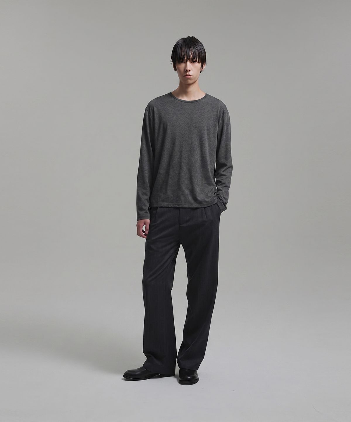 넌블랭크(NONBLANK) 소프트 라운드 LS 티셔츠_CHARCOAL GREY