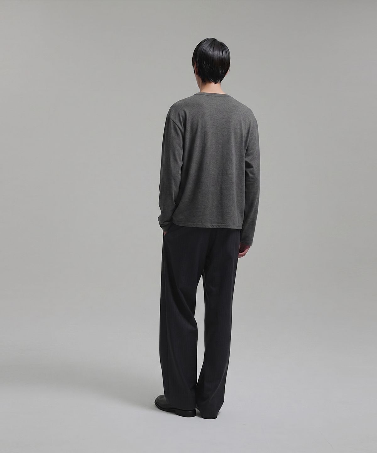 넌블랭크(NONBLANK) 소프트 라운드 LS 티셔츠_CHARCOAL GREY