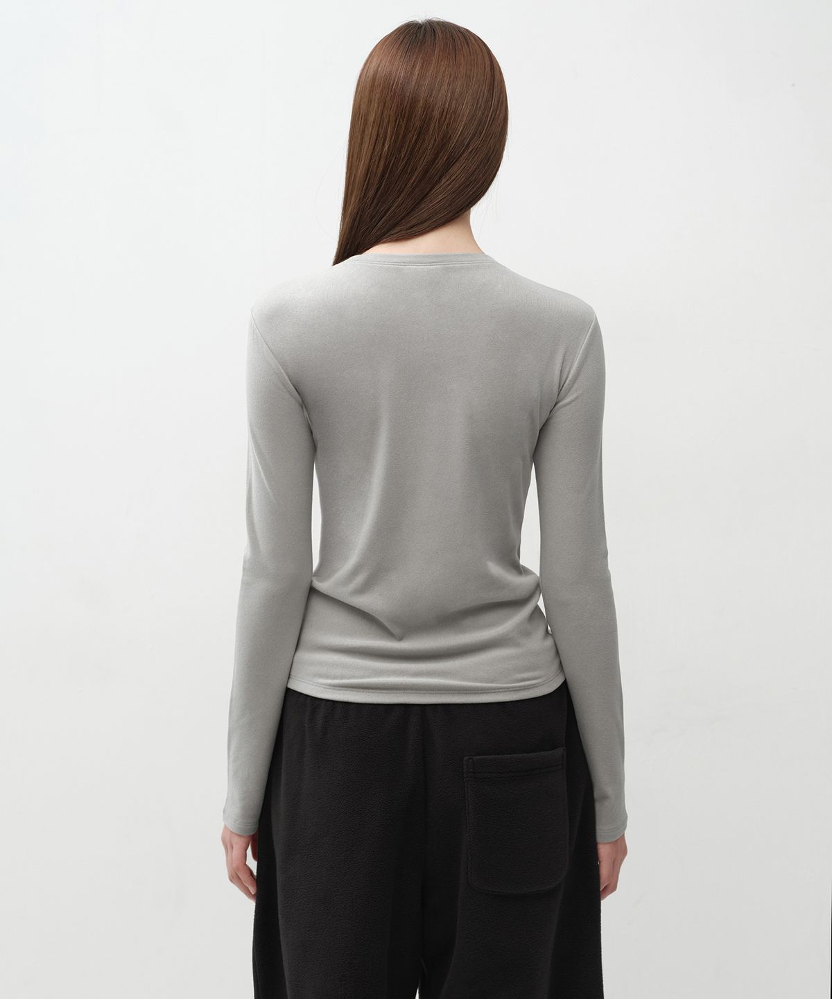 무신사 스탠다드 우먼(MUSINSA STANDARD WOMAN) 우먼즈 웜 브러쉬드 슬림 긴소매 티셔츠 [미디엄 그레이]