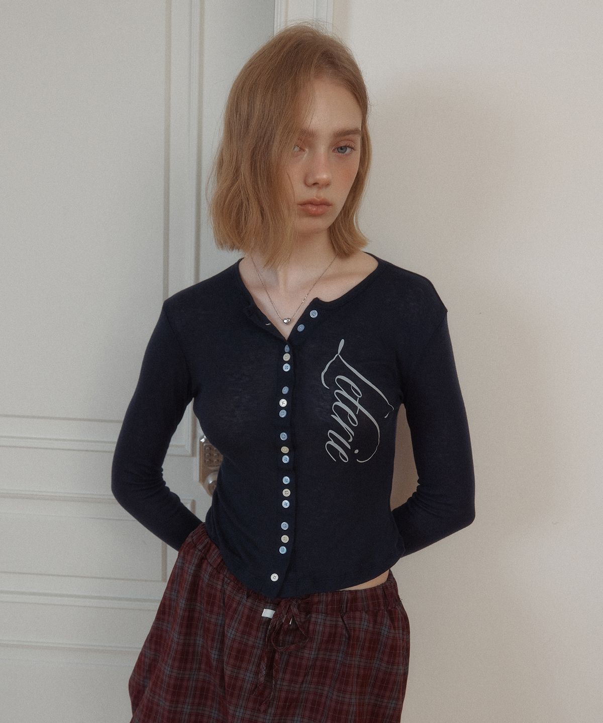 레터리(LETERIE) LETTERING BUTTON CARDIGAN_NAVY