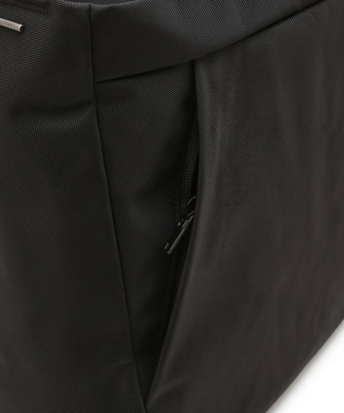 질스튜어트 맨 액세서리(JILLSTUART MEN ACC) 블랙 로고장식 나일론 크로스백 JUBA6F112BK