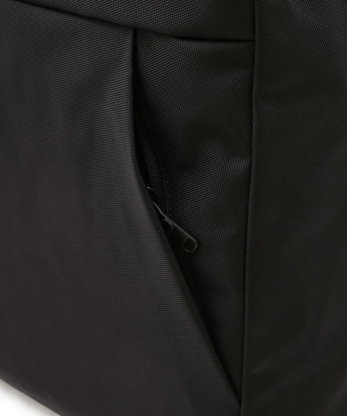 질스튜어트 맨 액세서리(JILLSTUART MEN ACC) 블랙 로고장식 나일론 크로스백 JUBA6F112BK