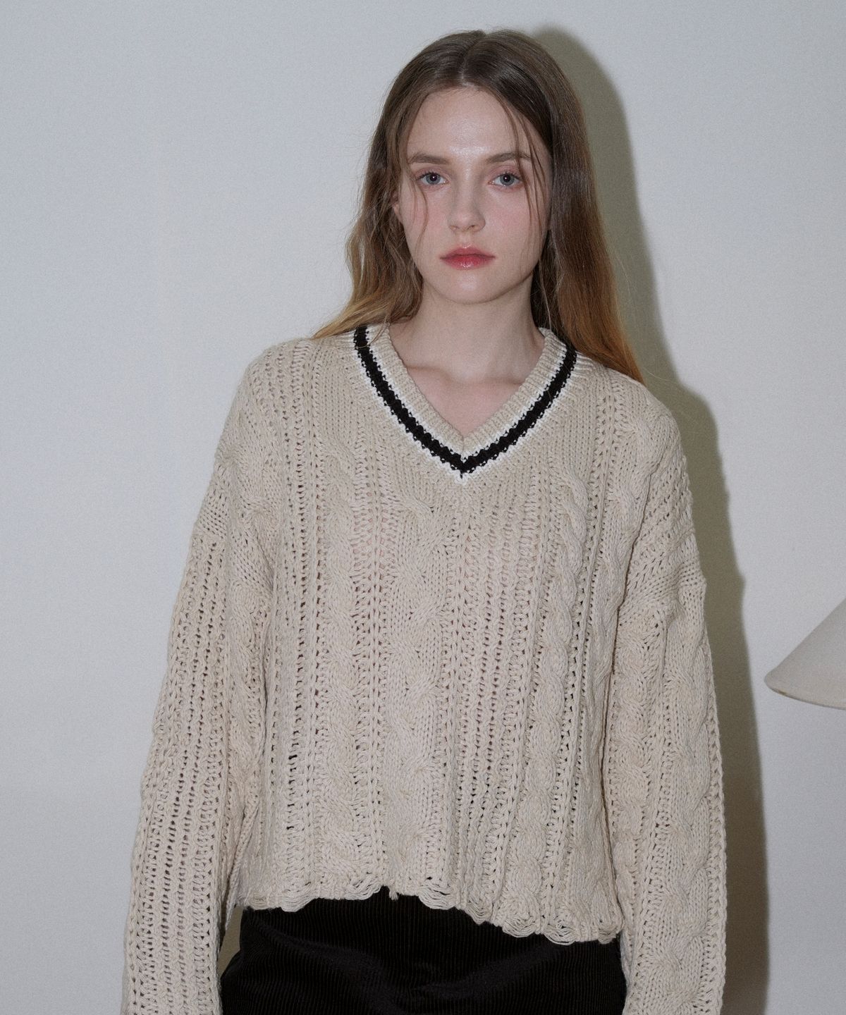 블레티(VLETI) Cable Damage V-neck Knit (Beige)