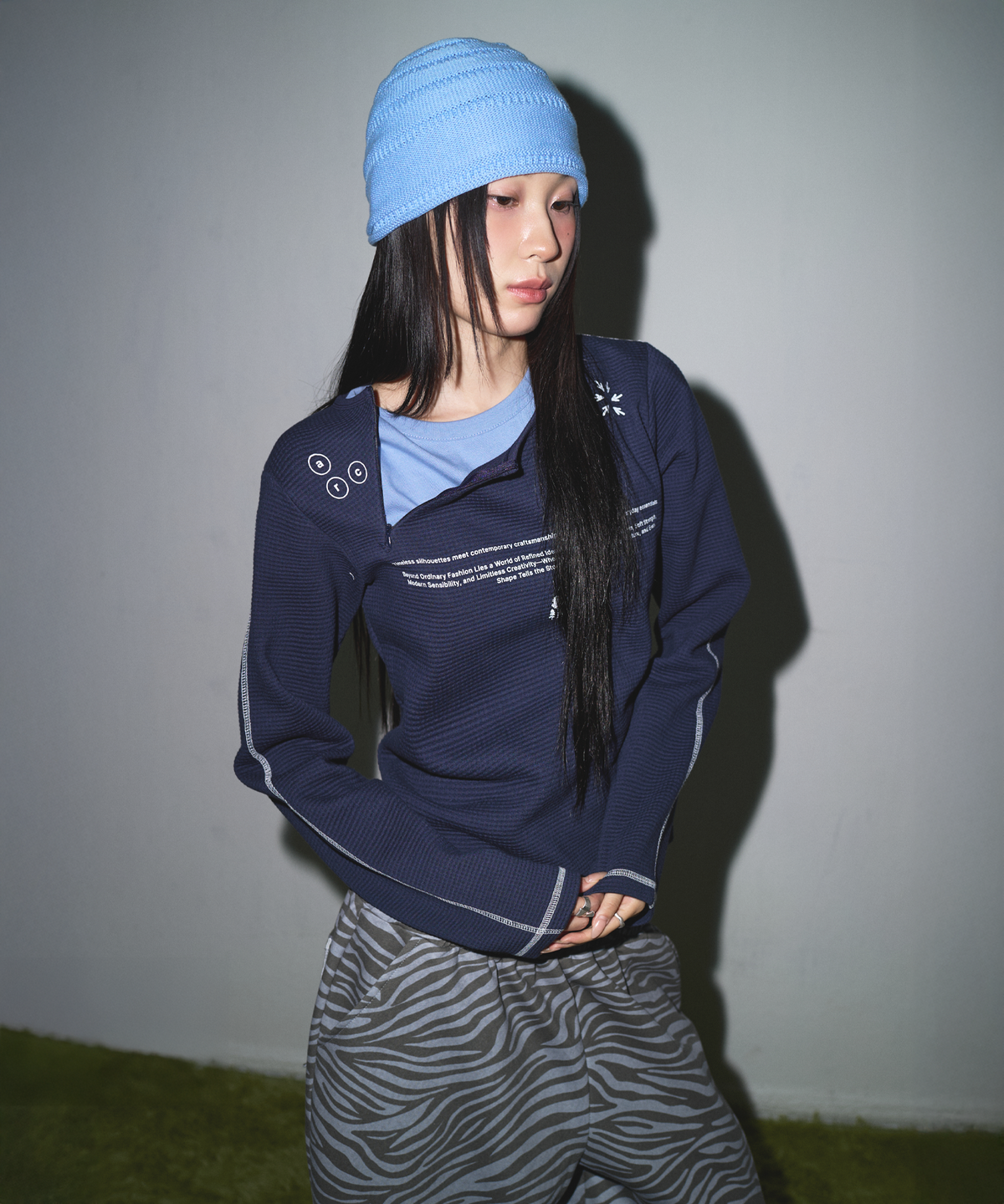 소흘(SOHUL) Waffle Neck Zip T (네이비)