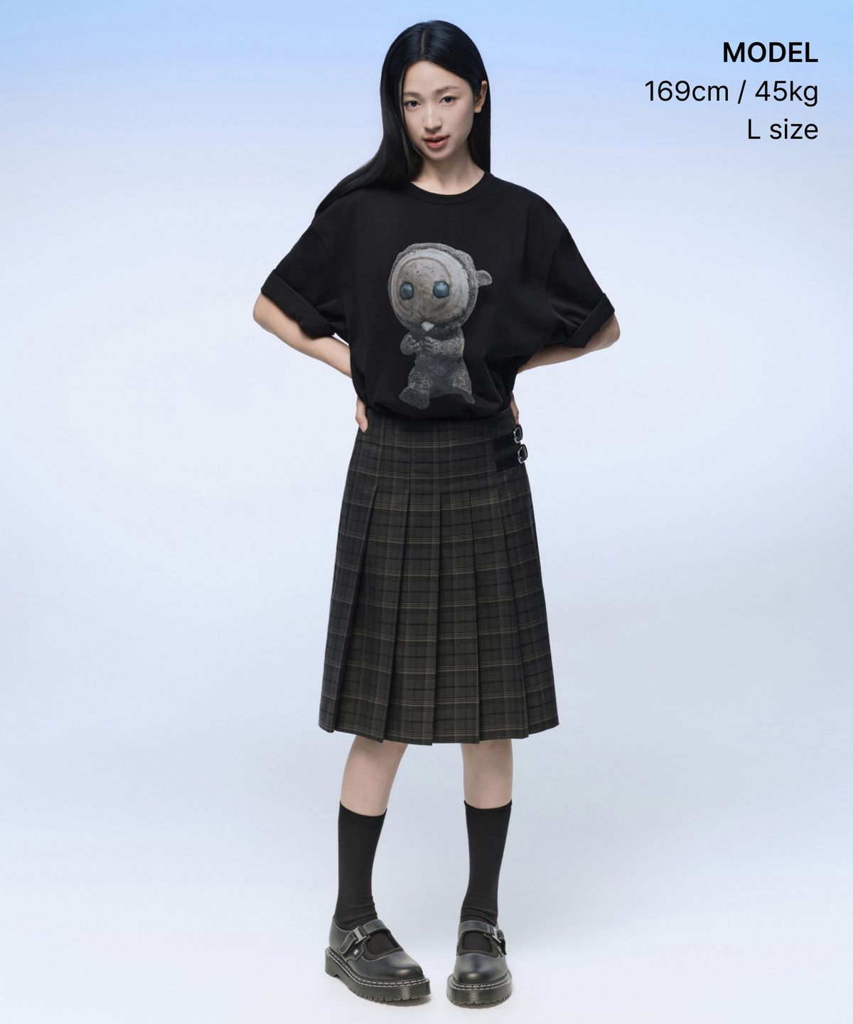 무신사 스탠다드(MUSINSA STANDARD) [동궁 컬래버] 꺼먹살이 티셔츠 1 [블랙]