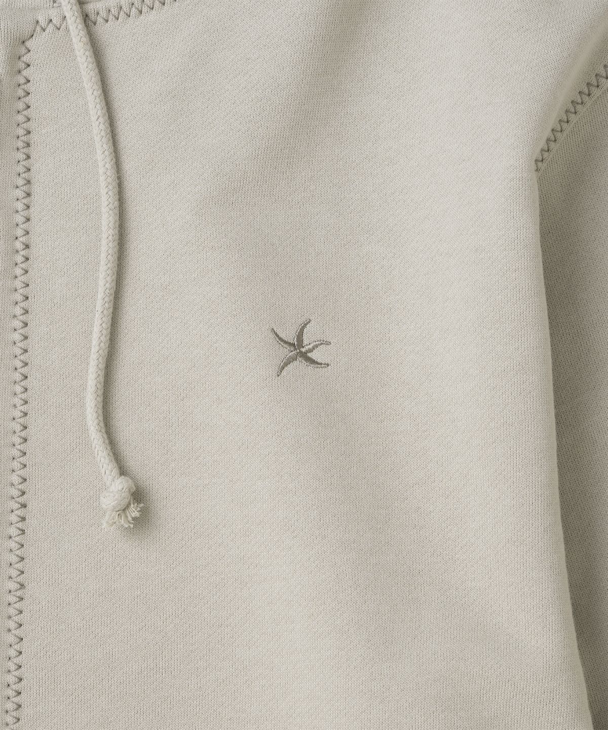 더콜디스트모먼트(THE COLDEST MOMENT) TCM zigzag stitch hooded zip-up (sand beige)
