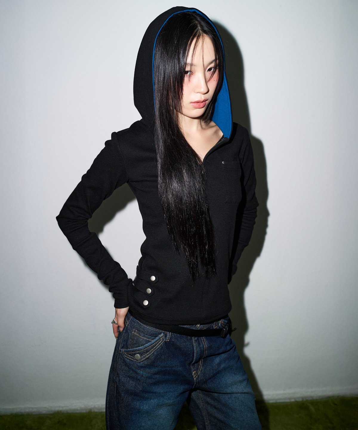 소흘(SOHUL) Skin Belt Half Hood Zip (블루 블랙)