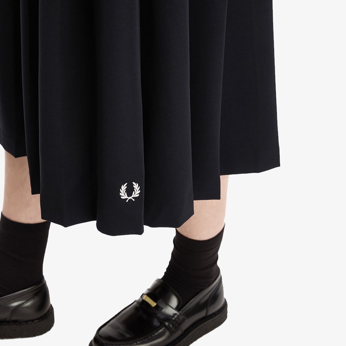 프레드페리(FRED PERRY) [Womens] 플리츠 미디 스커트 - 블랙 AFPF2G33105-102