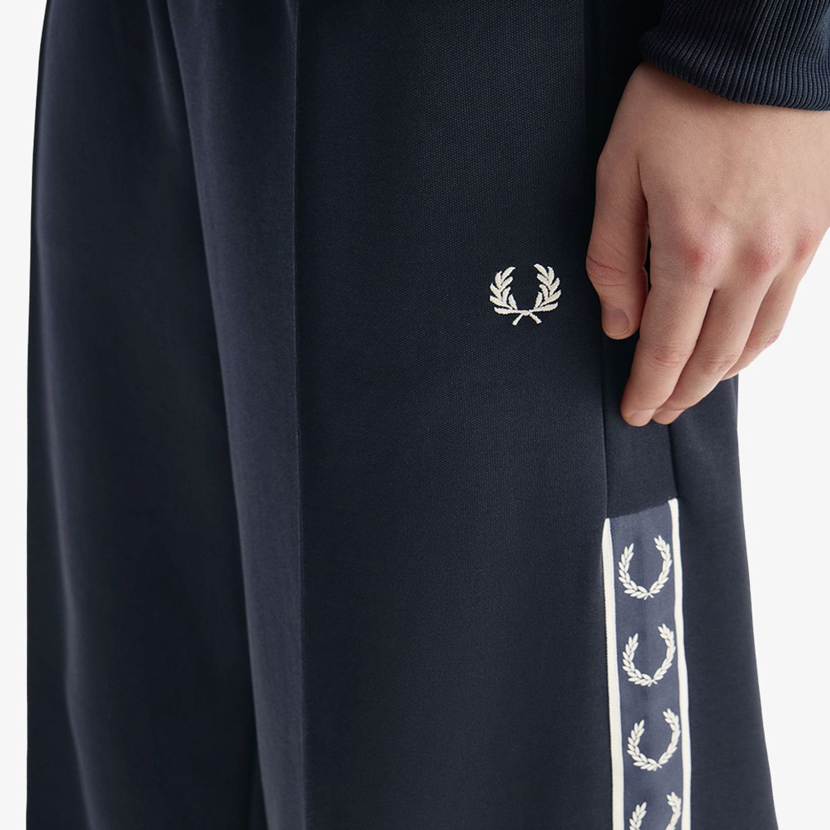 프레드페리(FRED PERRY) [Womens] 테잎 트랙 팬츠 - 네이비/화이트 AFPF2G33103-608