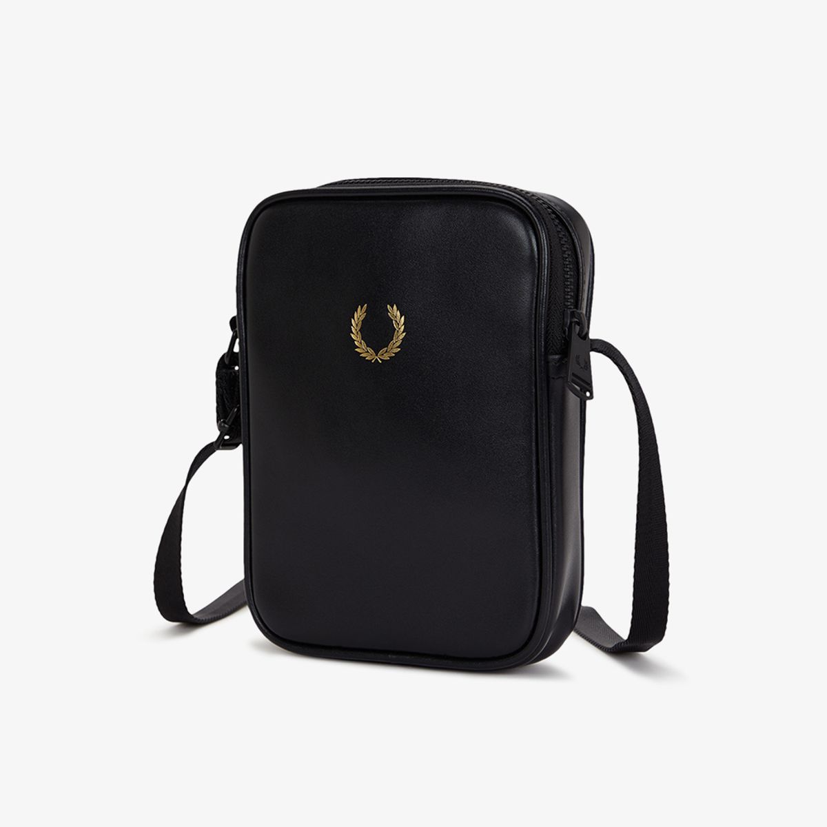 프레드페리(FRED PERRY) 스무드 레더 스몰 사이드 백 - 블랙 CFPU2G33348-102