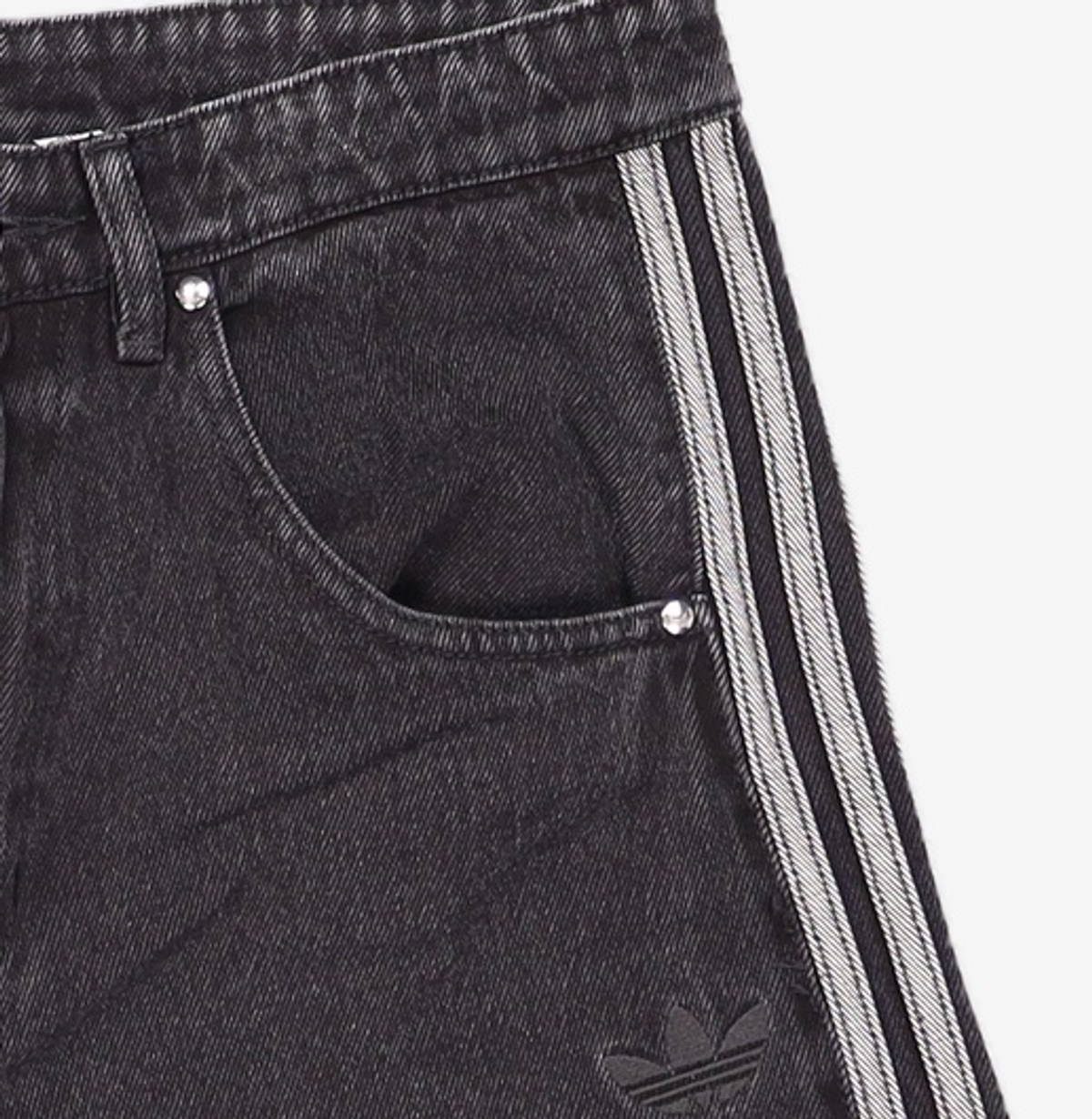 아디다스(ADIDAS) 데님 파이어버드 숏 팬츠 - 블랙 / JC6719 32