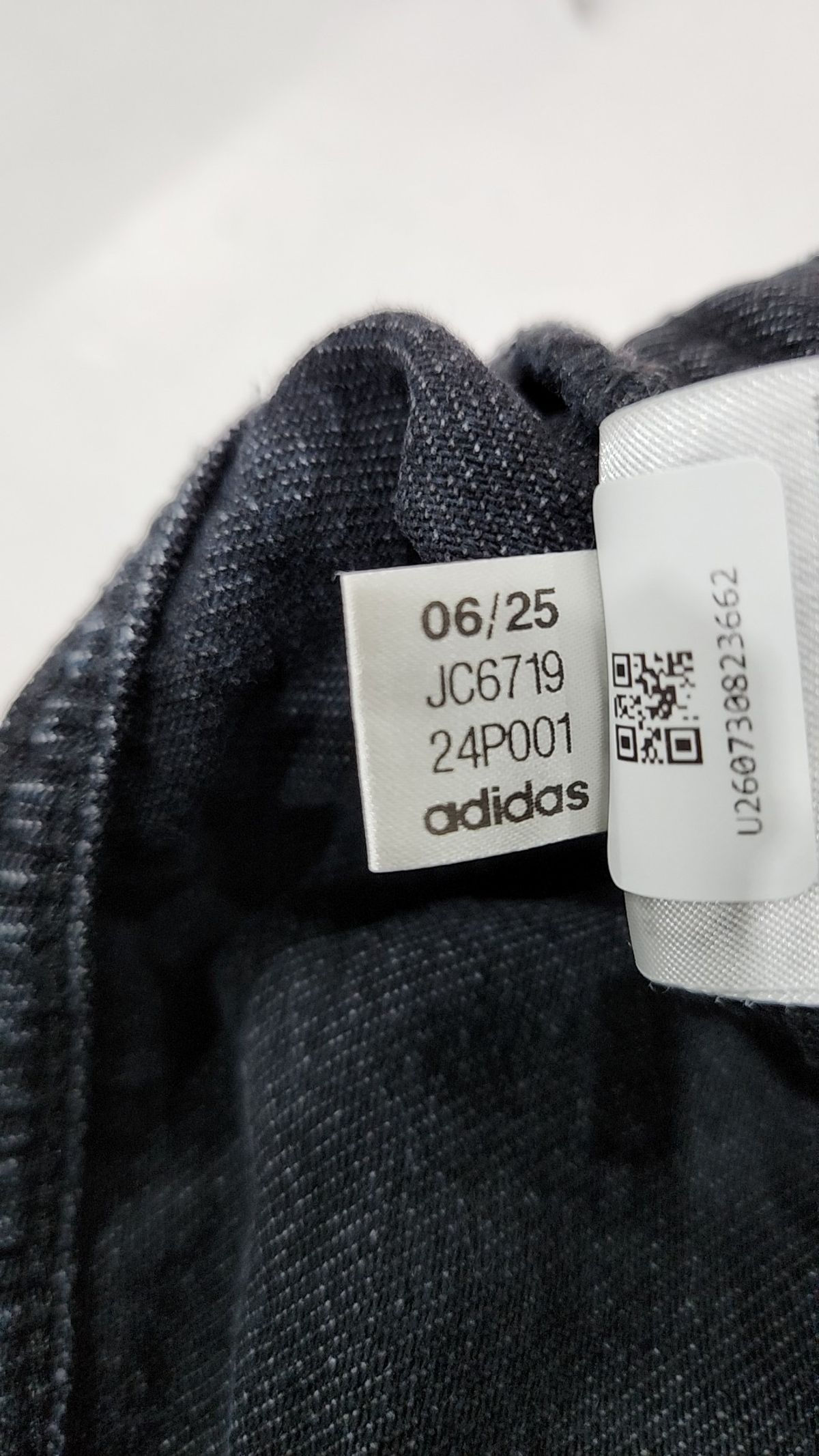 아디다스(ADIDAS) 데님 파이어버드 숏 팬츠 - 블랙 / JC6719 32