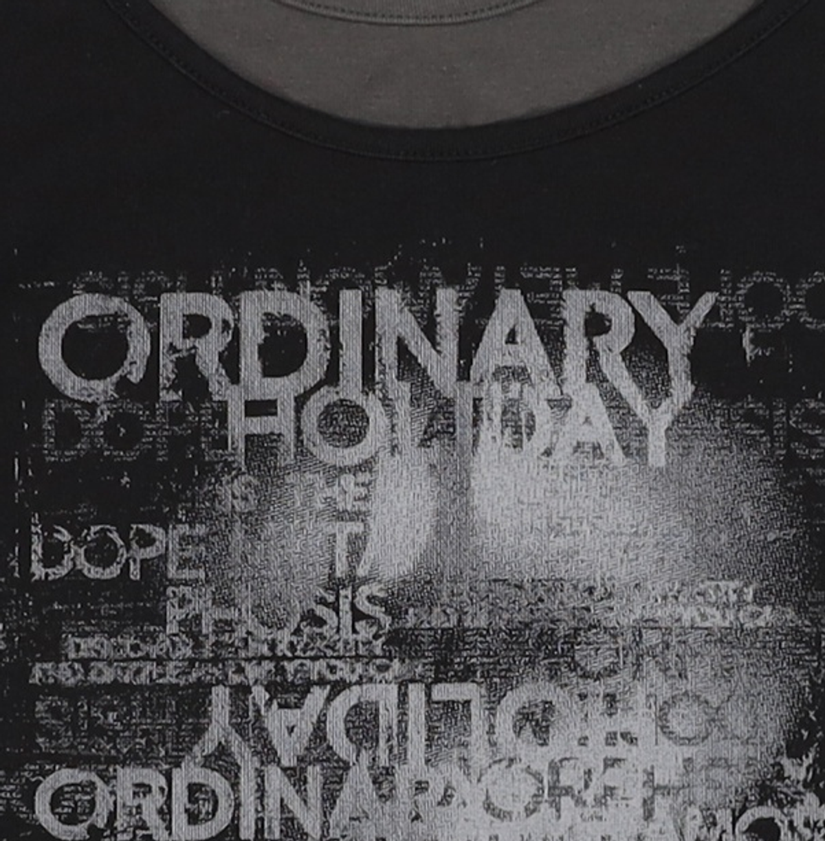 오디너리 홀리데이(ORDINARY HOLIDAY) LAYERED GRAPHIC T-SHIRT [BLACK] FREE