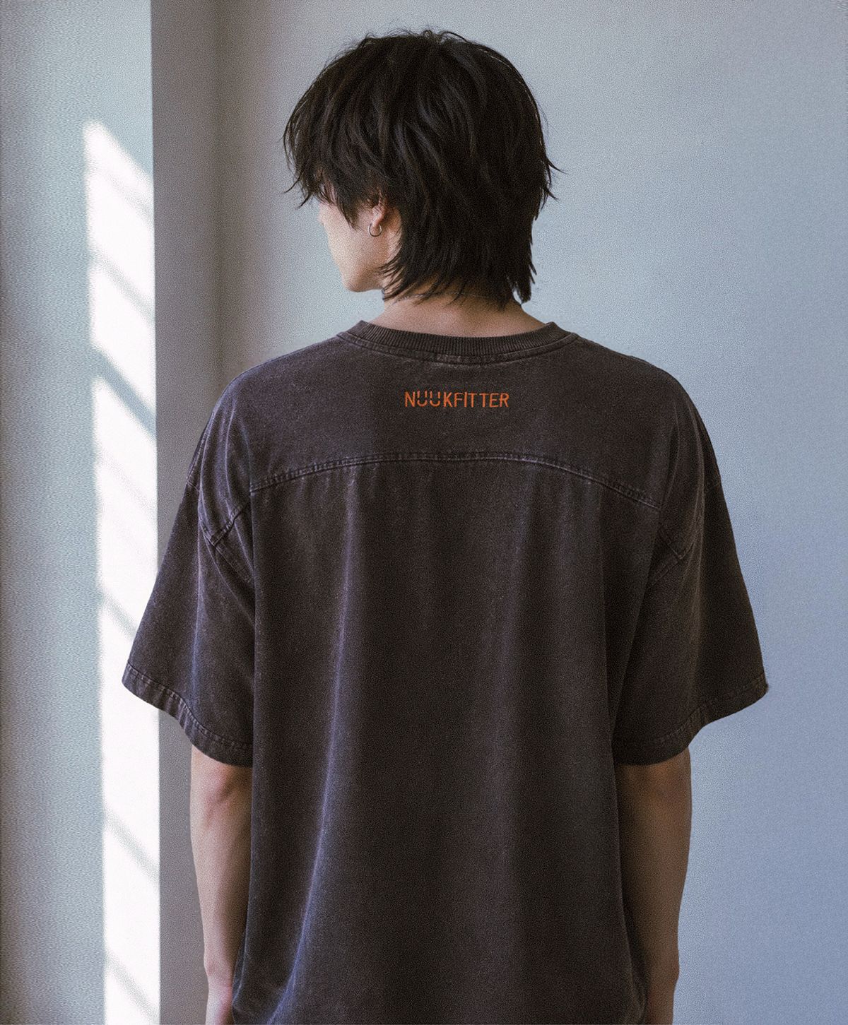 누크피터(NUUKFITTER) SALT WASHED EMBROIDERY T-SHIRT [NAVY] 솔트워싱 자수 오버사이즈 티셔츠 네이비