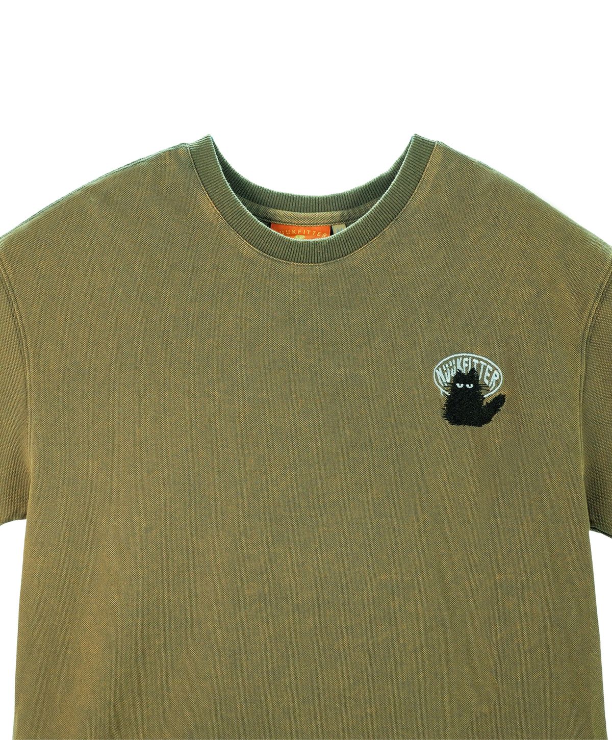 누크피터(NUUKFITTER) SALT WASHED EMBROIDERY T-SHIRT [KHAKI] 솔트워싱 자수 오버사이즈 티셔츠 카키