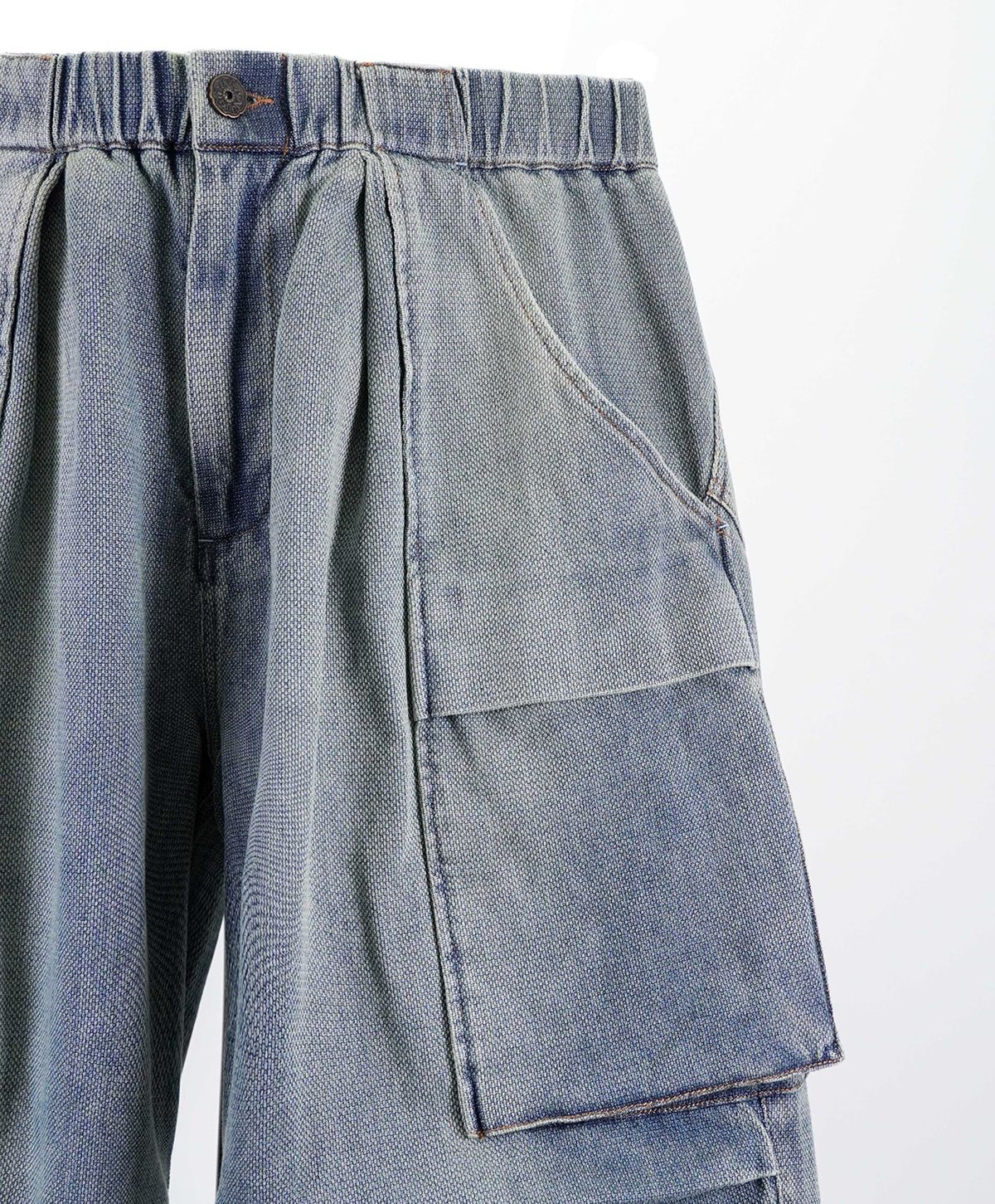 누크피터(NUUKFITTER) WASHED CURVED CROP JEANS [ICE BLUE] 워싱 크롭 데님 팬츠 아이스블루