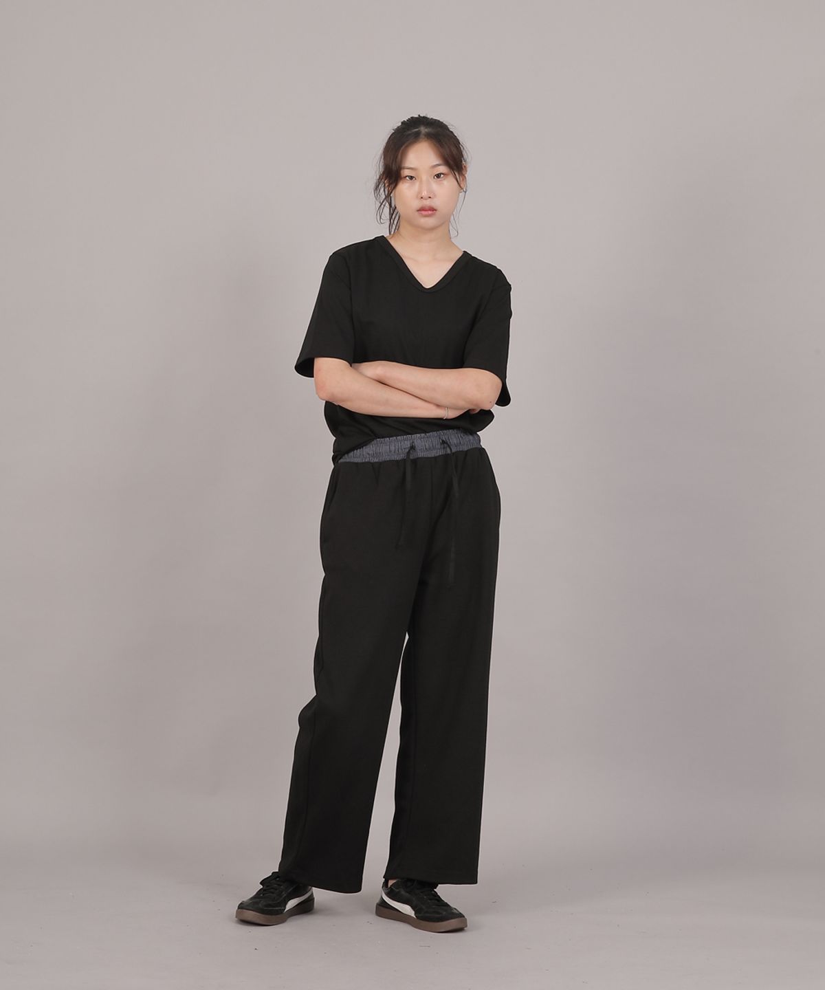 세인트크루(SAINTCREW) 미니멀 소프트 V넥 반팔티셔츠 VSR-8A08 블랙