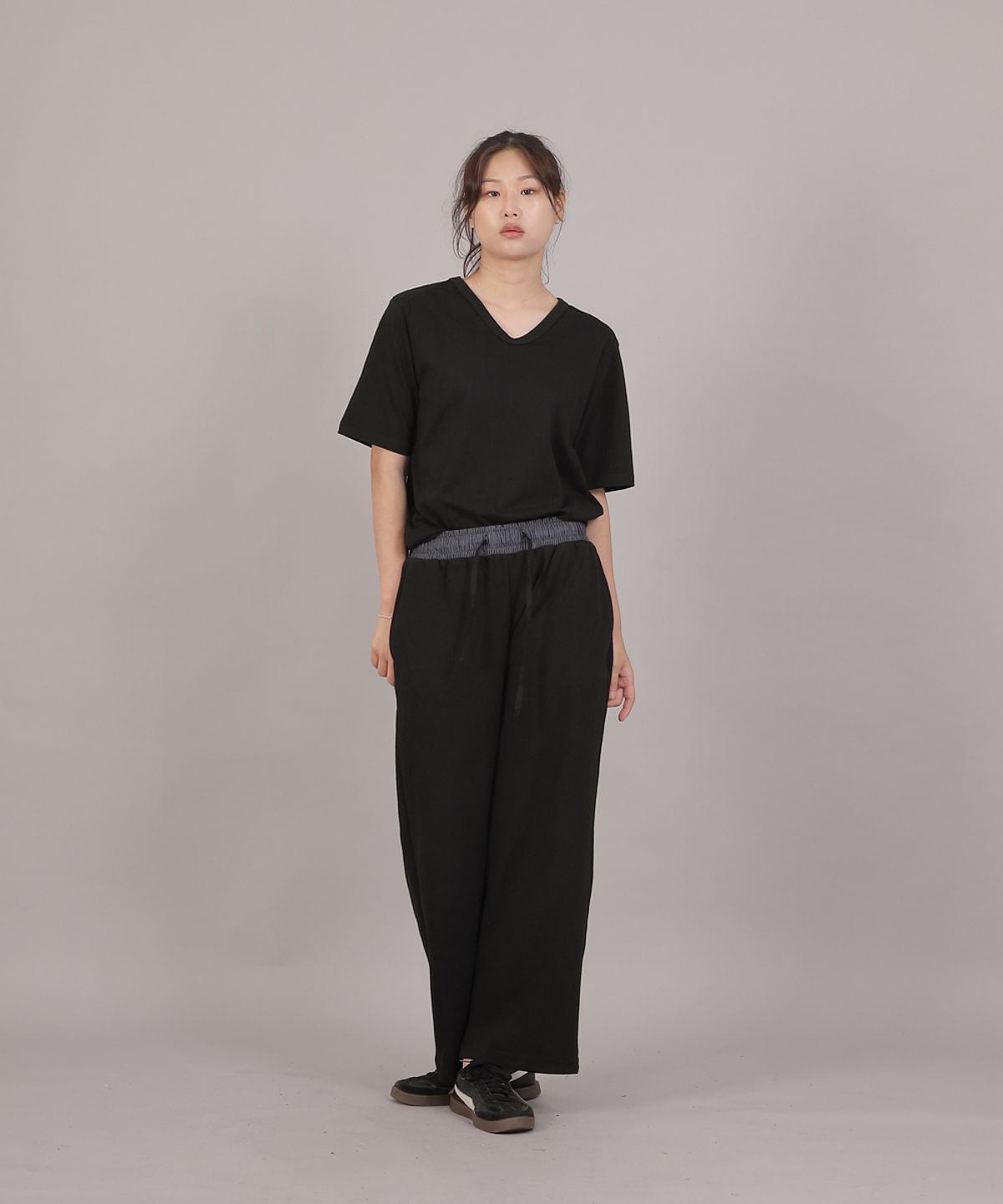 세인트크루(SAINTCREW) 미니멀 소프트 V넥 반팔티셔츠 VSR-8A08 블랙