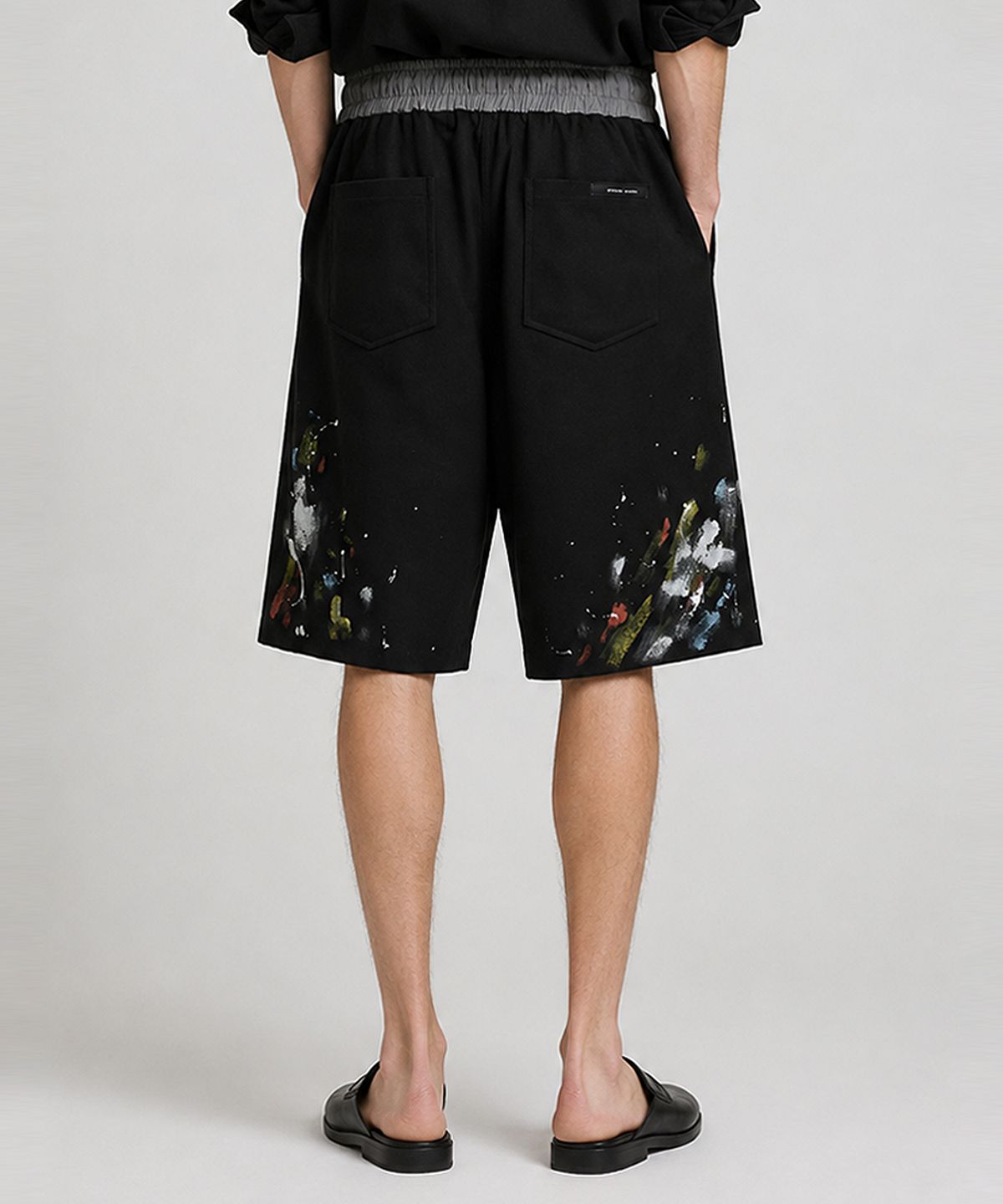 스트라이크(STRIKE) Atelier Painted Cut-Off Shorts (BLACK)