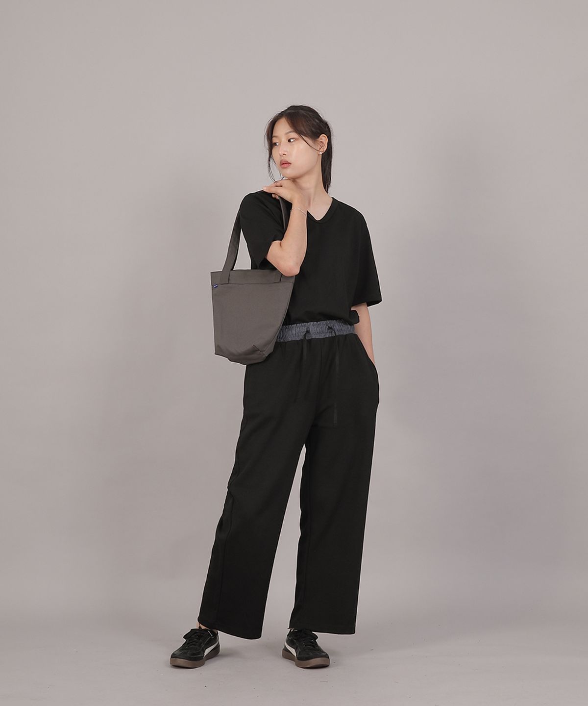 세인트크루(SAINTCREW) 포켓리스 트래페즈 에코백 EPL-166 다크그레이M