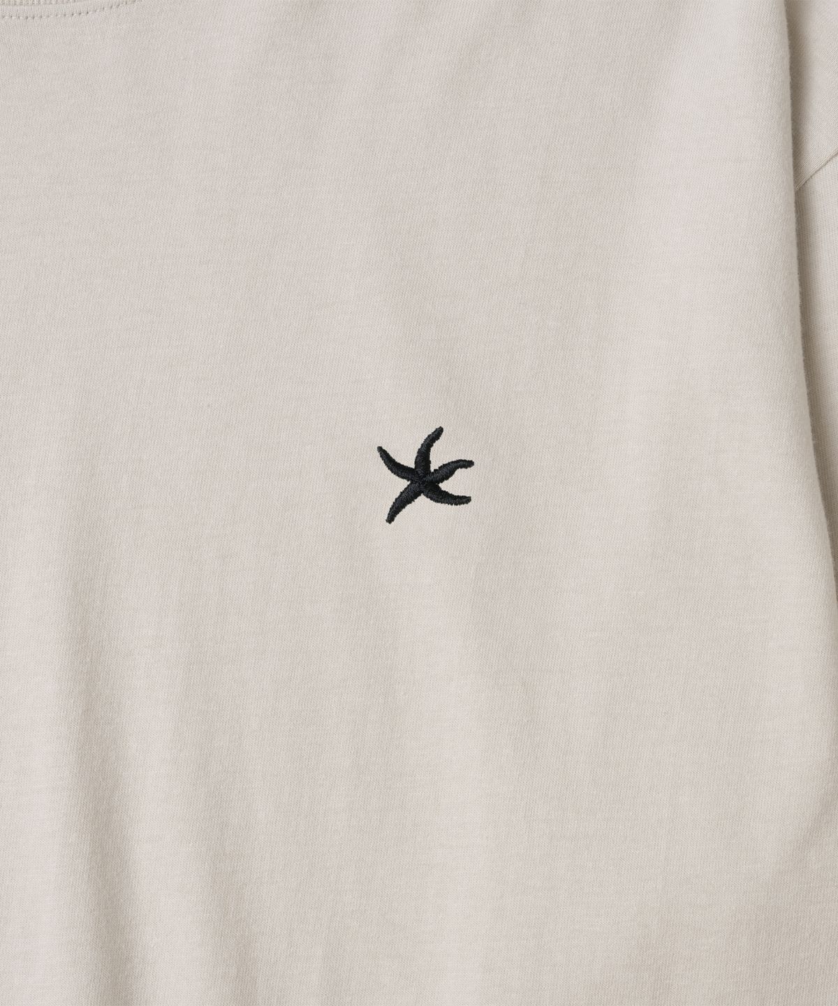 더콜디스트모먼트(THE COLDEST MOMENT) TCM starfish mini logo long sleeve (beige)