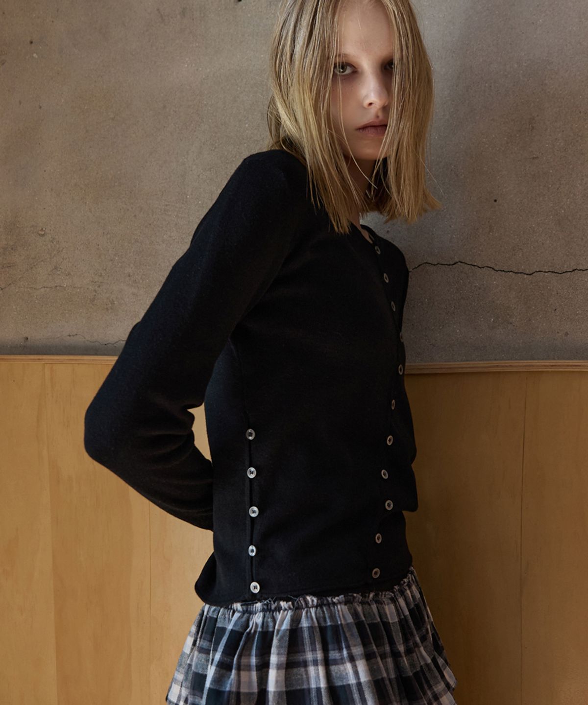렌세(RENSE) Diagonal Button Cardigan Black