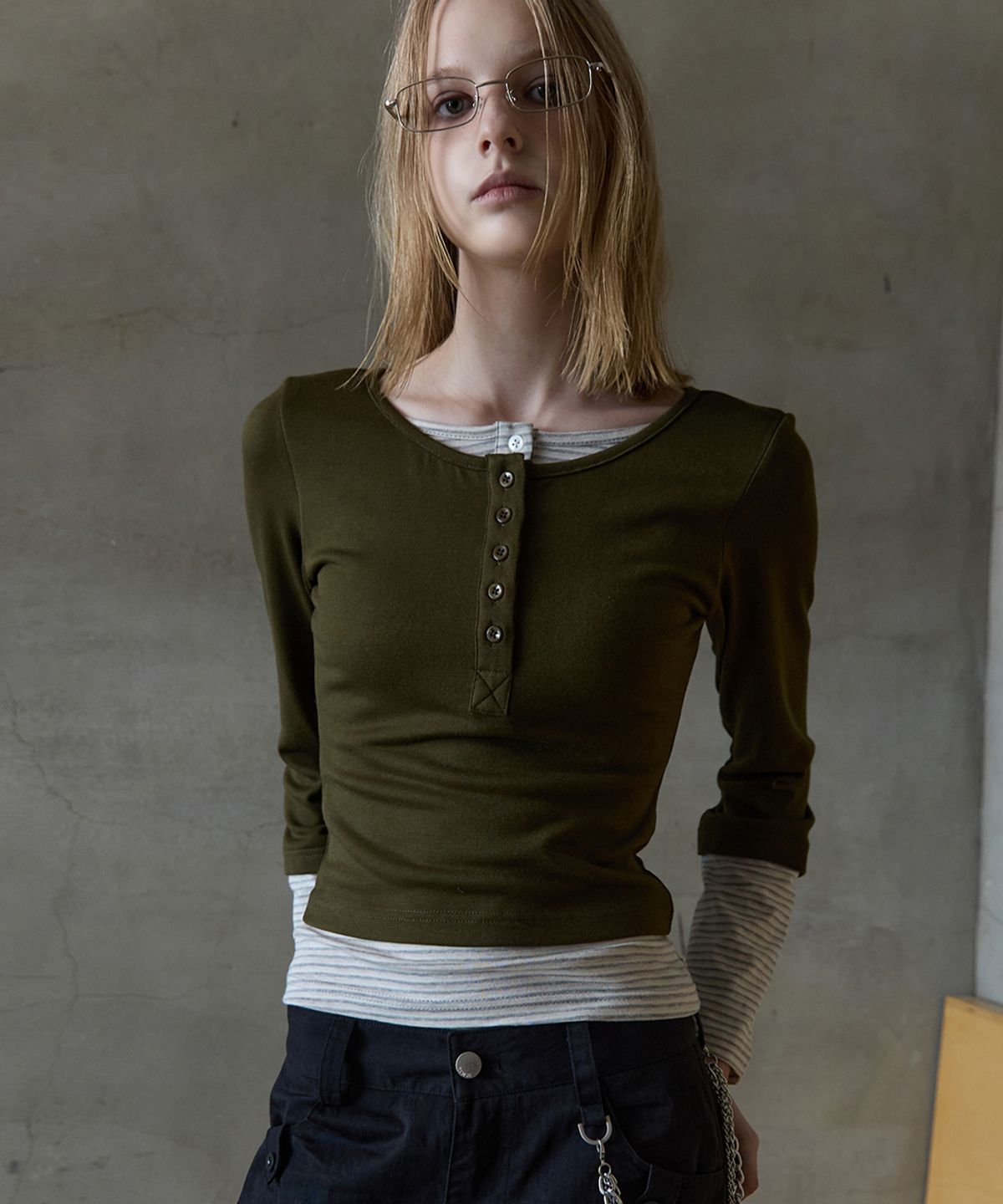 렌세(RENSE) Layered Button Tee Khaki