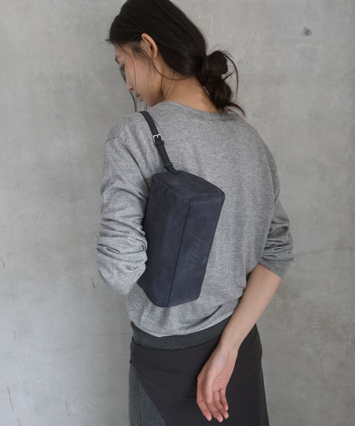 포이베(FOIVE) 멜로우 숄더 MELOU Shoulder Suede Navy