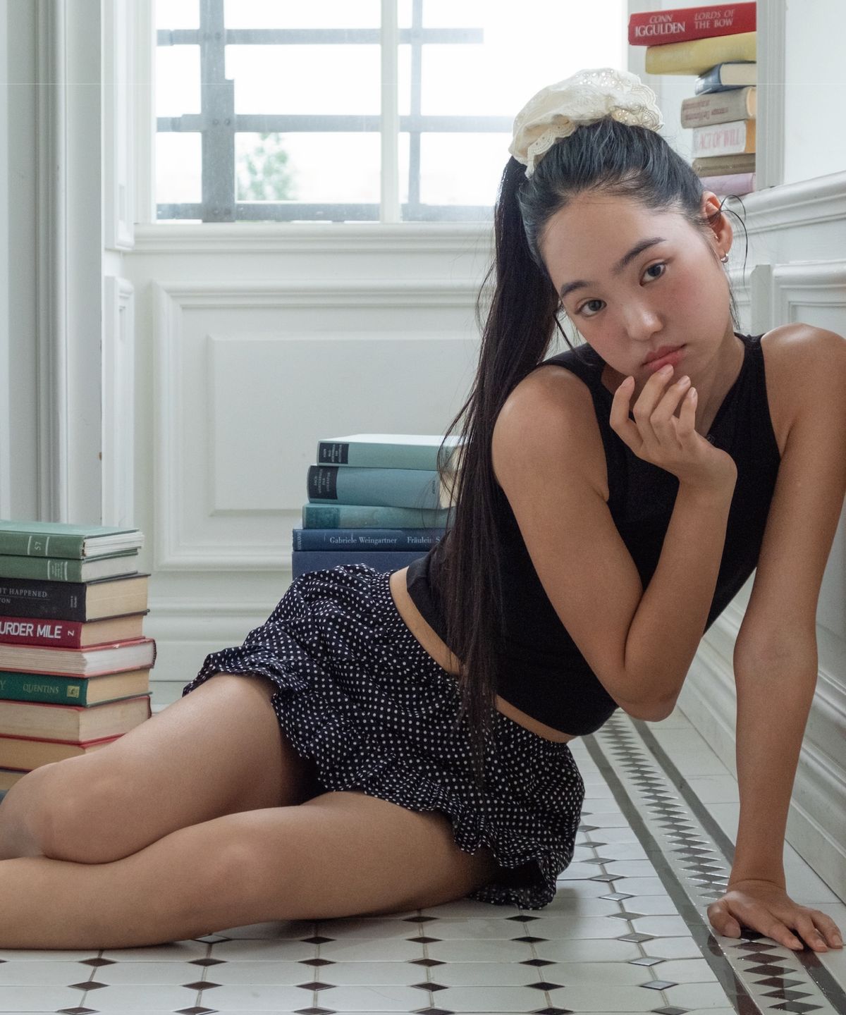 루미(ROUMI) Lianna Keyhole Top (Black)