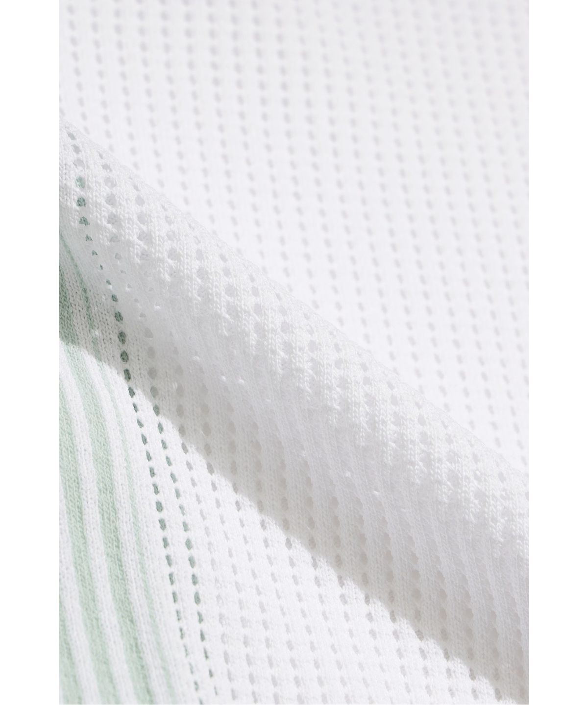 왁(WAAC) Mesh Knit V-neck Cardigan Vest WWWAM26400WHX