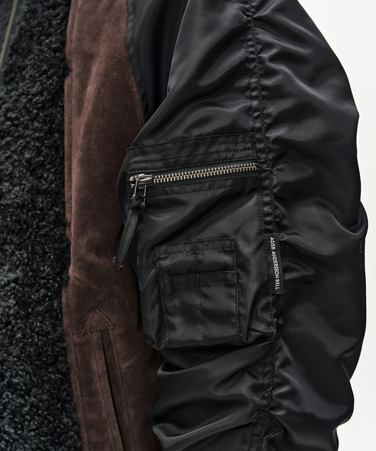 앤더슨벨(ADSB ANDERSSON BELL) FUR NYLON RAGLAN BOMBER JACKET (BLACK)