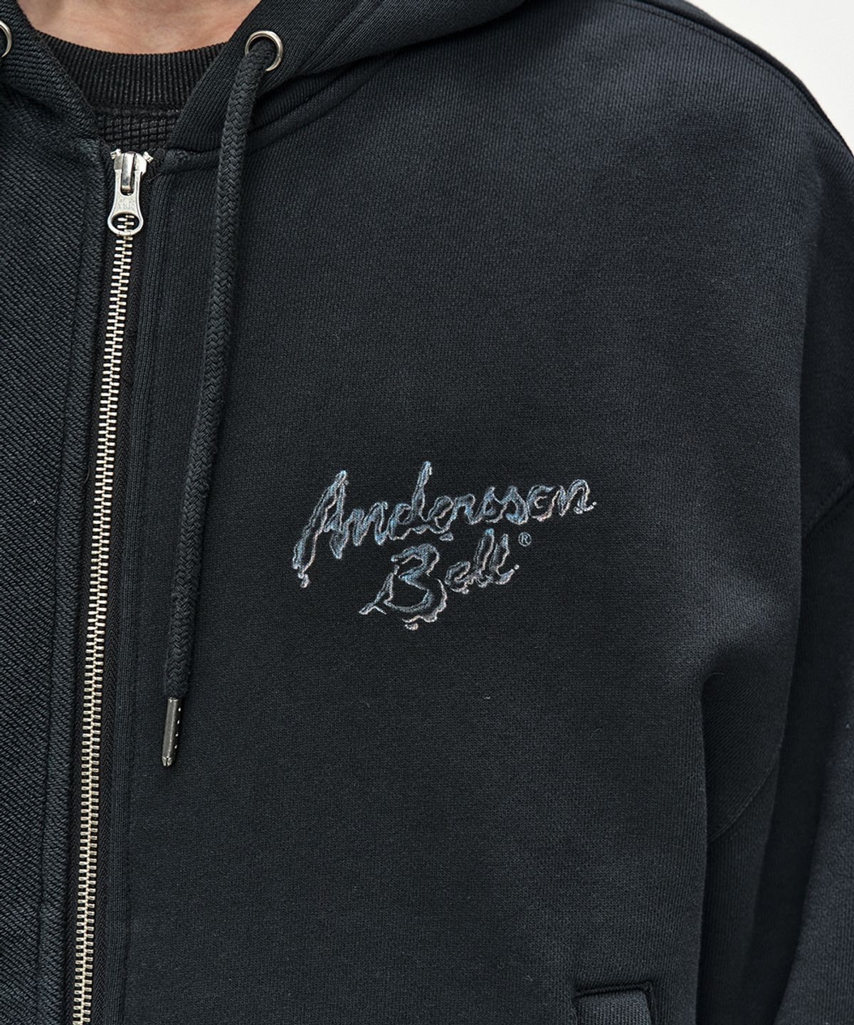 앤더슨벨(ADSB ANDERSSON BELL) (ESSENTIAL) UNISEX PATCHWORK LIQUID LOGO HOOD ZIP-UP (CHARCOAL)