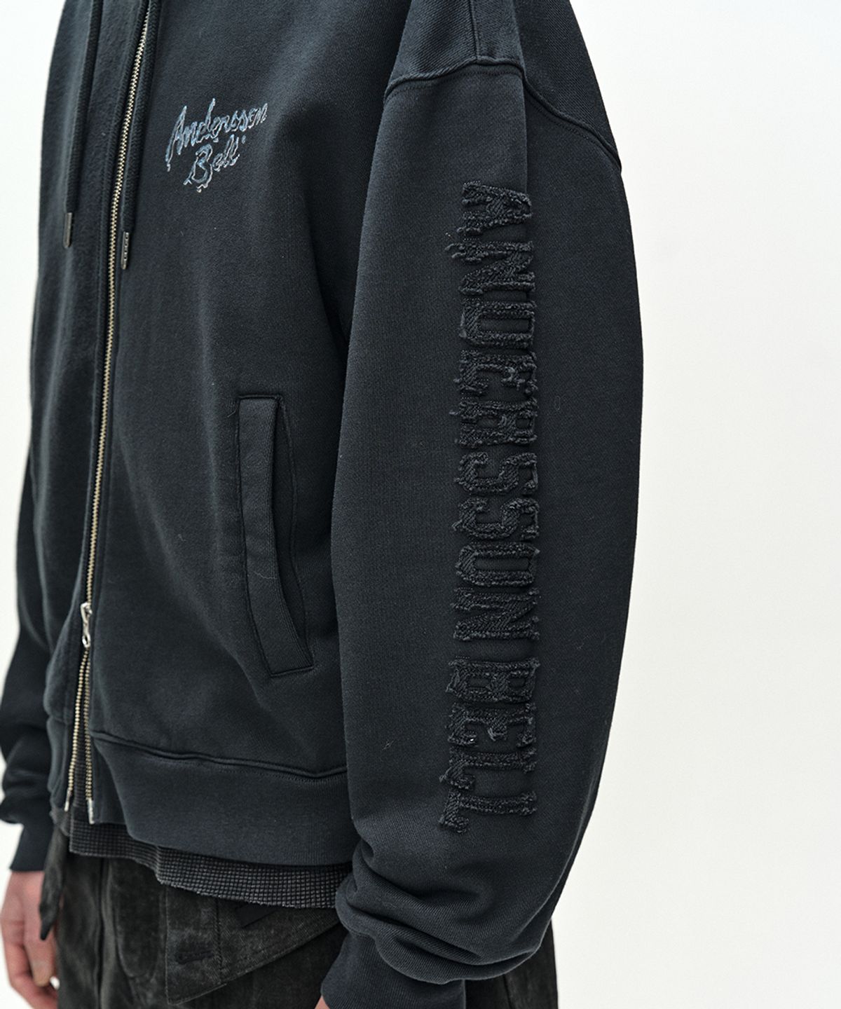 앤더슨벨(ADSB ANDERSSON BELL) (ESSENTIAL) UNISEX PATCHWORK LIQUID LOGO HOOD ZIP-UP (CHARCOAL)