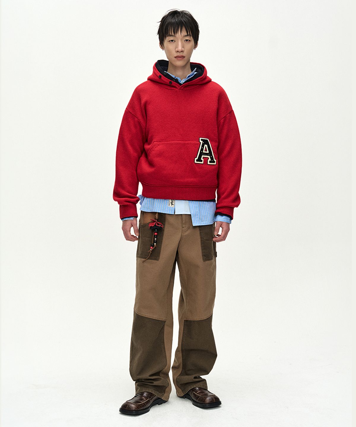 앤더슨벨(ADSB ANDERSSON BELL) (ESSENTIAL) UNISEX VARSITY PATCH HOODIE (RED)