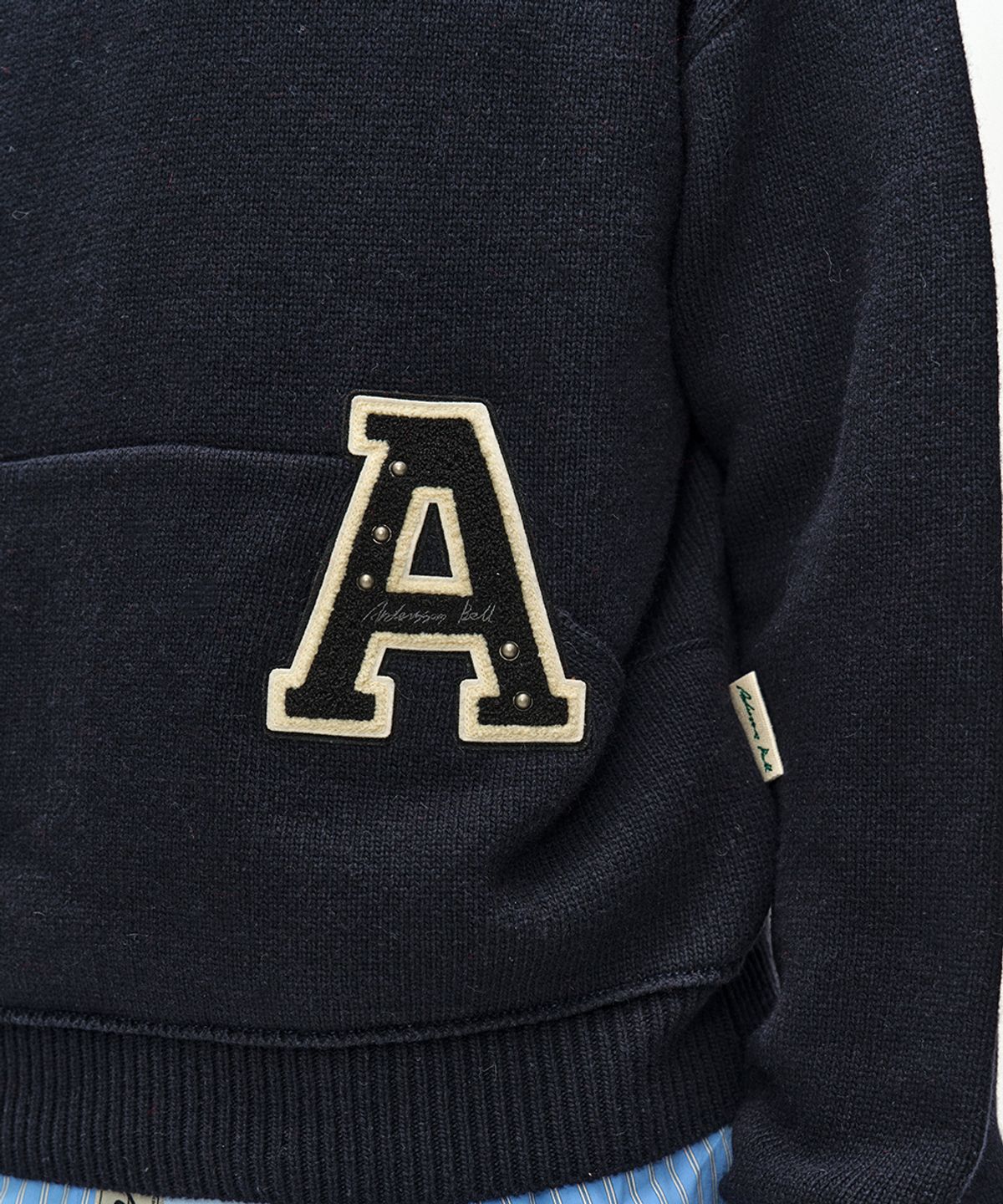 앤더슨벨(ADSB ANDERSSON BELL) (ESSENTIAL) UNISEX VARSITY PATCH HOODIE (DARK NAVY)