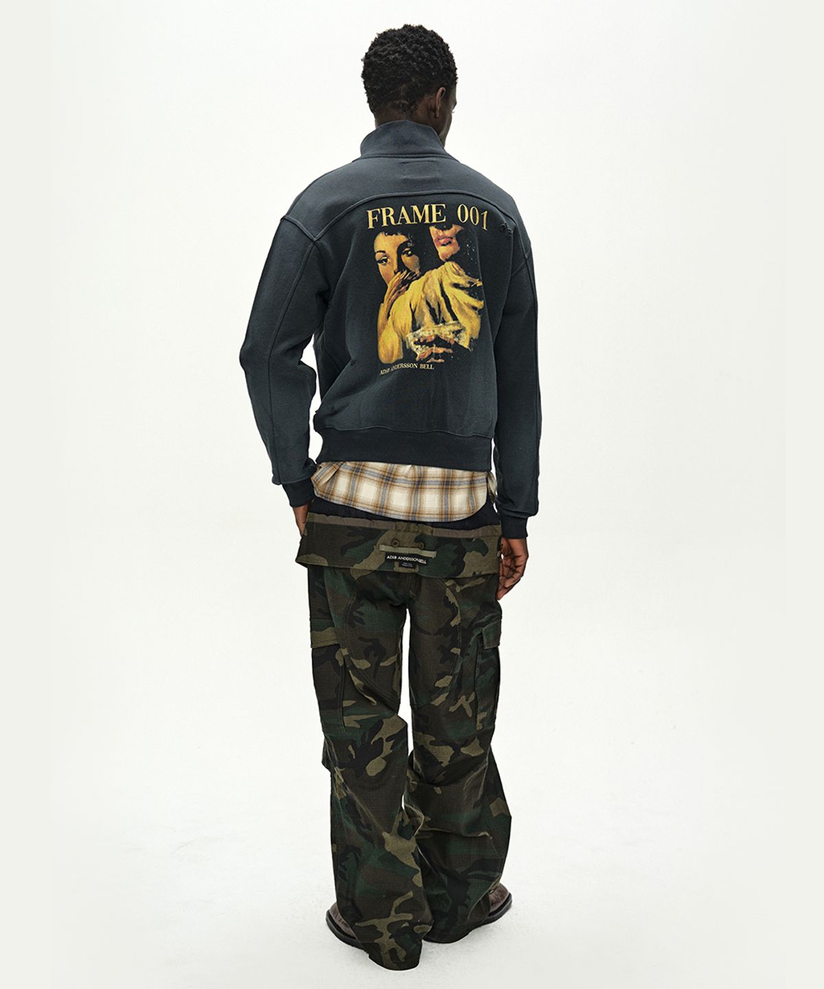 앤더슨벨(ADSB ANDERSSON BELL) FRAME 001 HIGH-NECK ZIP UP (CHARCOAL)