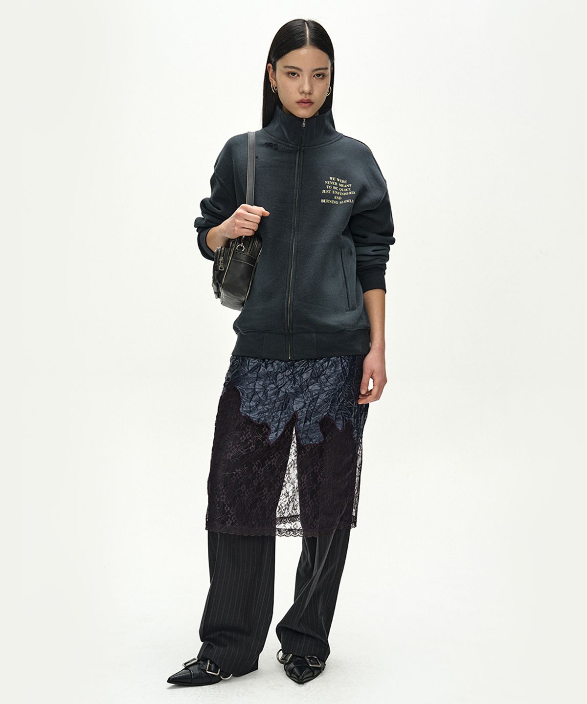 앤더슨벨(ADSB ANDERSSON BELL) FRAME 001 HIGH-NECK ZIP UP (CHARCOAL)