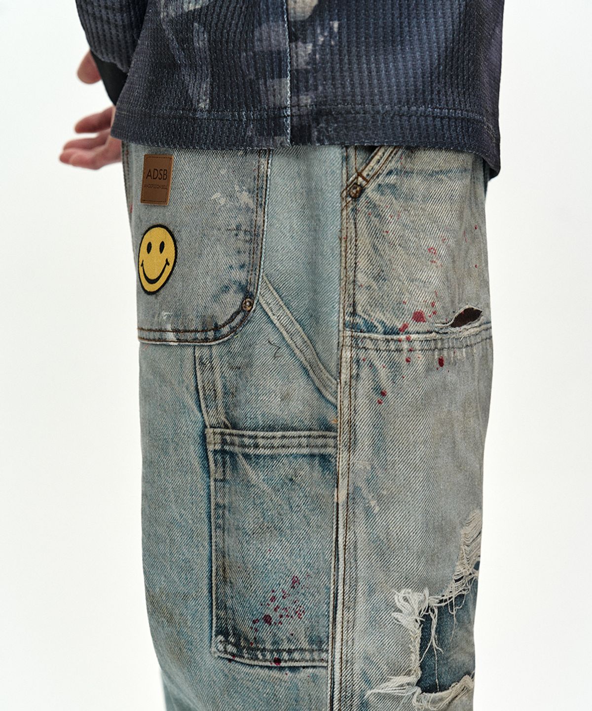 앤더슨벨(ADSB ANDERSSON BELL) DISTRESSED TROMPE-LOEIL CARPENTER JEANS (MID BLUE)