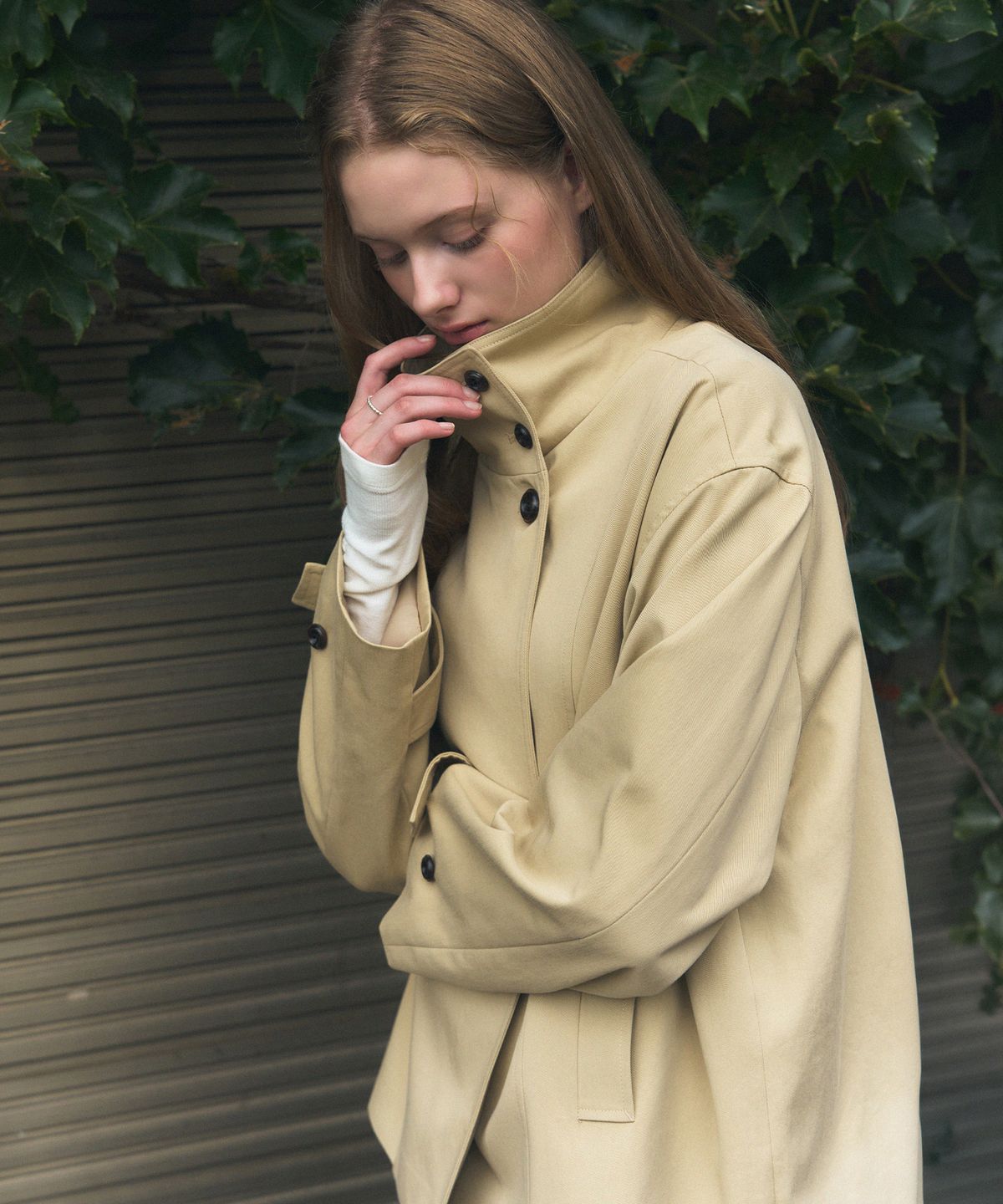 드로우핏 우먼(DRAWFIT WOMEN) 하이넥 트렌치 숏 자켓 [BEIGE]