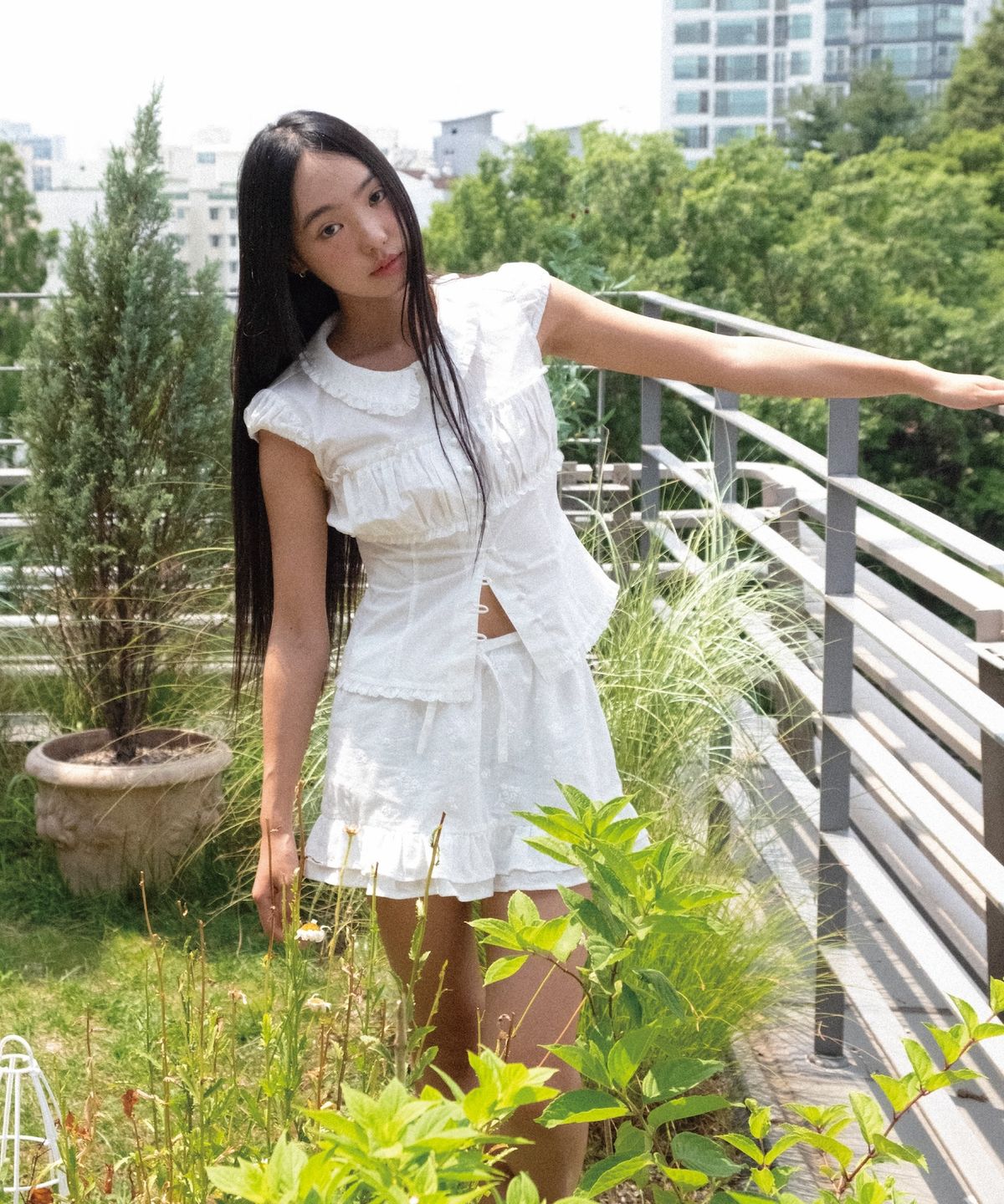 루미(ROUMI) Shannon Lace Blouse (White)