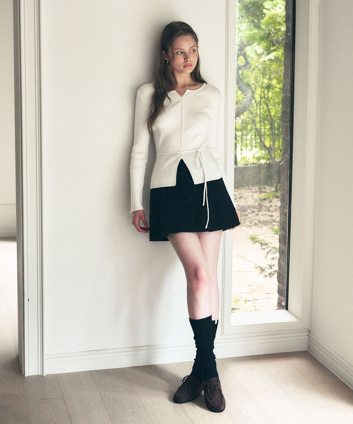 드로우핏 우먼(DRAWFIT WOMEN) 스플릿 넥 리브드 슬림 니트 탑 [IVORY]