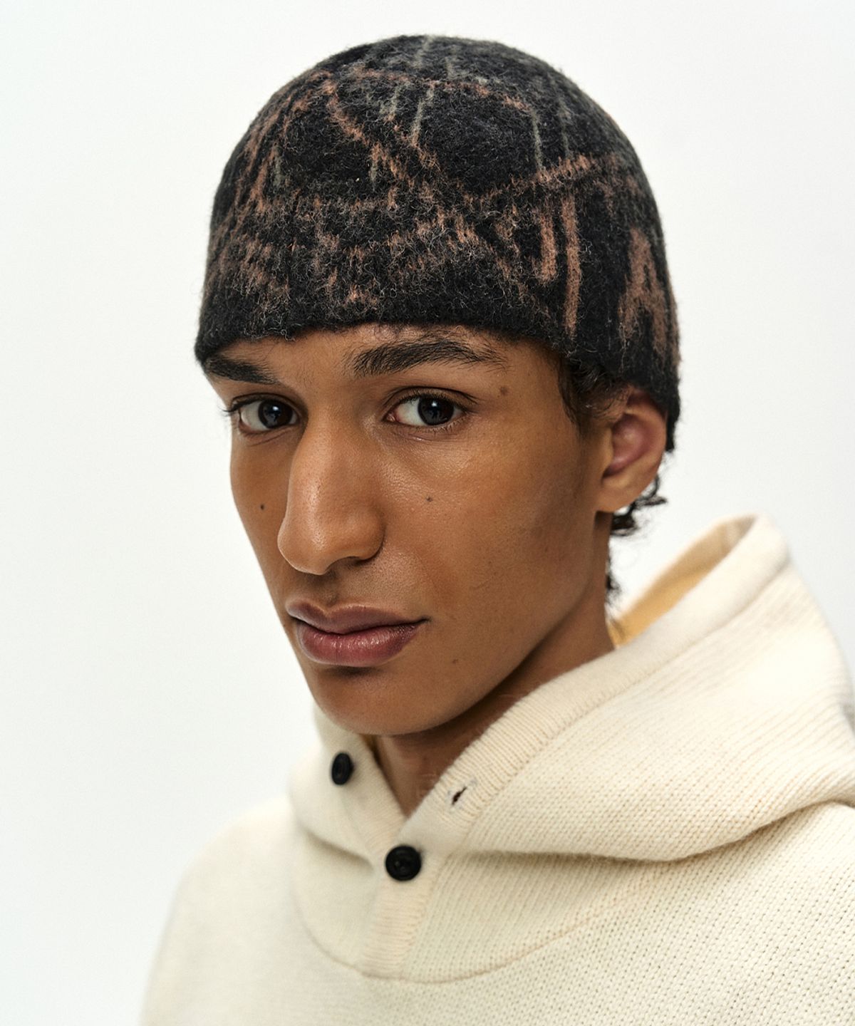 앤더슨벨(ADSB ANDERSSON BELL) UNISEX ADSB GEOMETRIC WOOL BEANIE (BLACK/BEIGE)