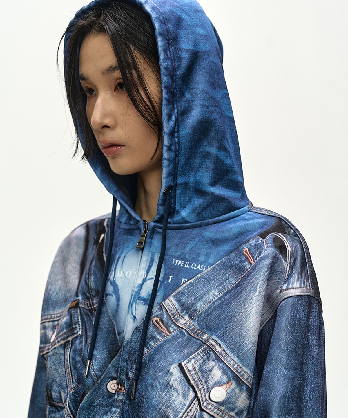 앤더슨벨(ADSB ANDERSSON BELL) DENIM LAYERED TROMPE LOEIL HOODIE (BLUE)