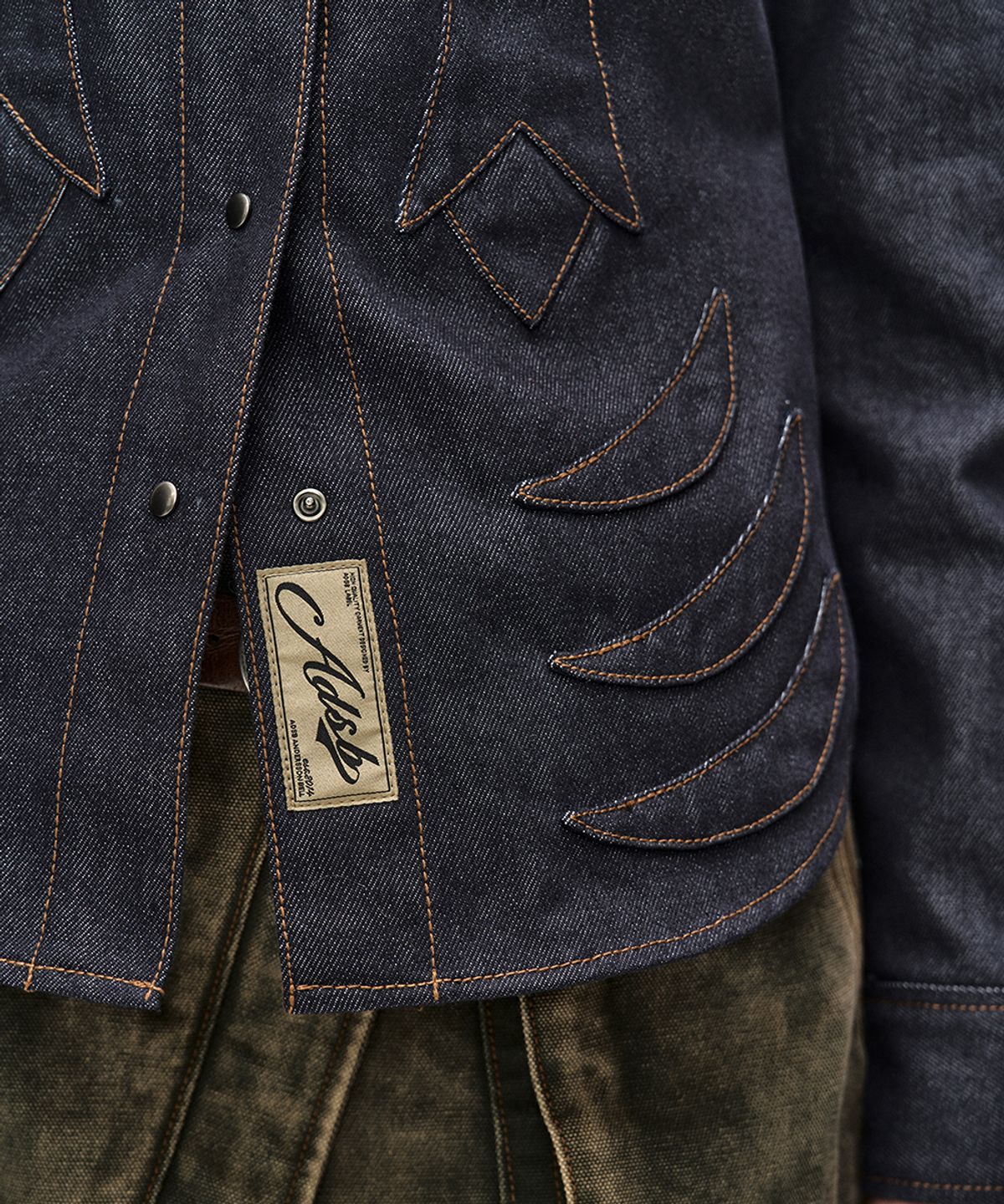 앤더슨벨(ADSB ANDERSSON BELL) WESTERN PATCHED SHIRT (INDIGO)