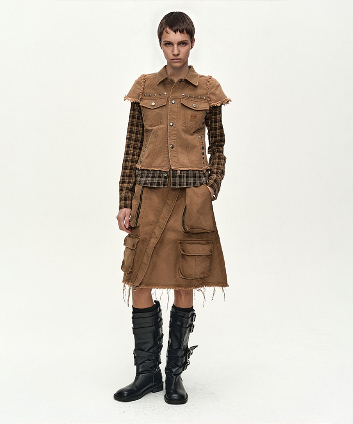 앤더슨벨(ADSB ANDERSSON BELL) LAYERED STUDDED VEST SHIRT (BROWN)