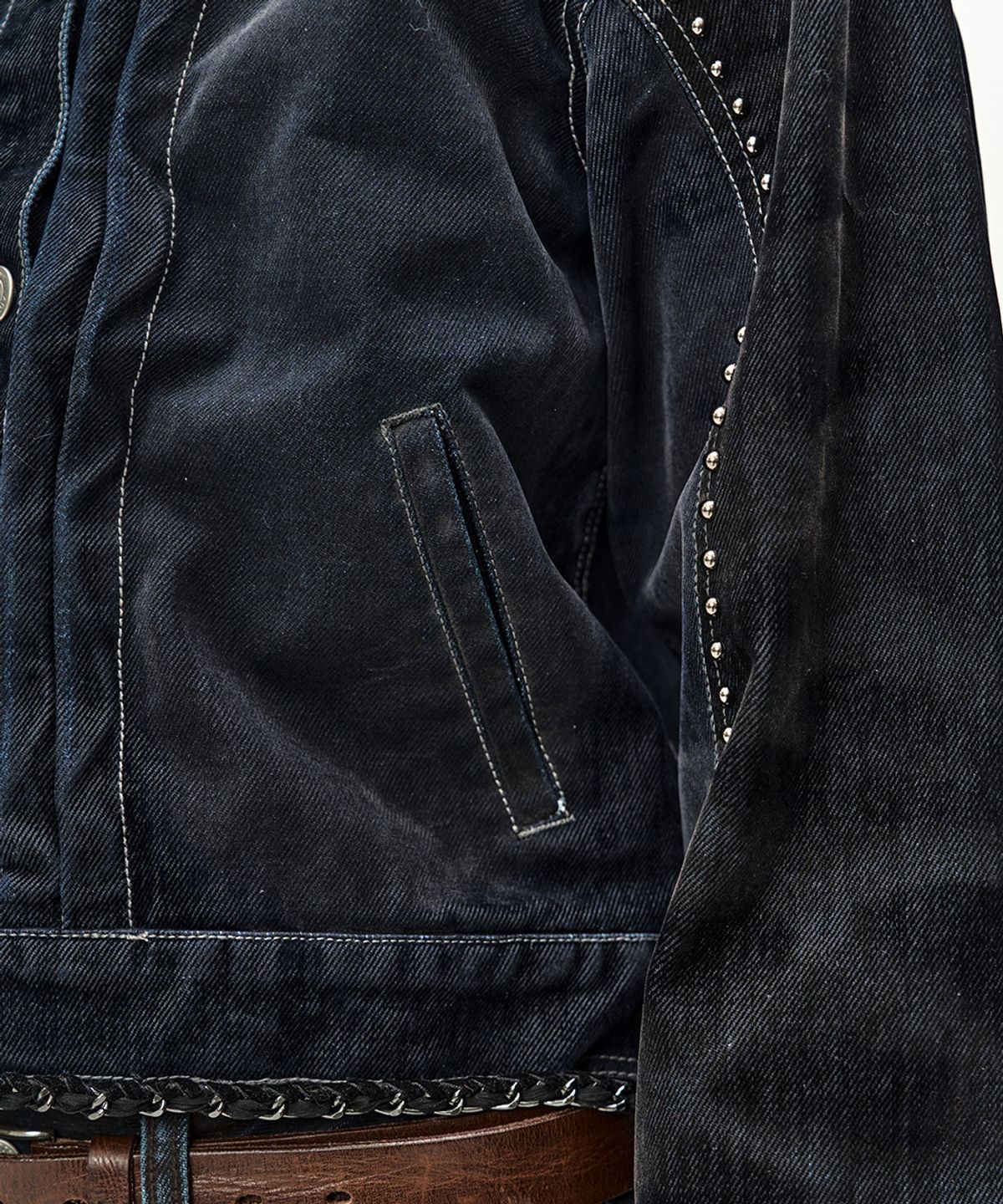 앤더슨벨(ADSB ANDERSSON BELL) STUDDED VELVET DENIM JACKET (BLACK/NAVY)