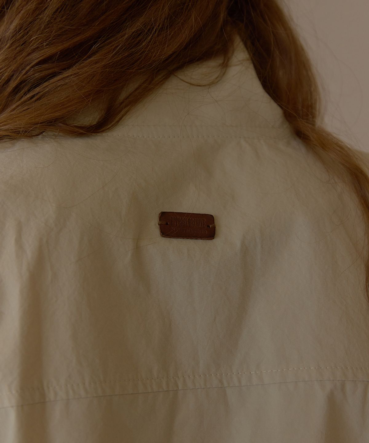 어패럴아카이브(APPAREL ARCHIVE) Mono high-neck button blouse - Beige
